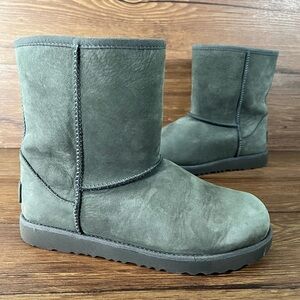 UGG CLASSIC SHORT II Gray Leather Winter Boots Size 4Y Shoes